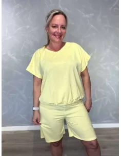 Gult sæt i bomuld med elastan med shorts og bluse – TIPPY Collection TIPPY