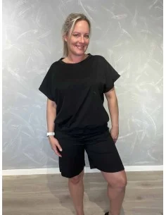 Sort sæt i bomuld med elastan med shorts og bluse – TIPPY Collection TIPPY