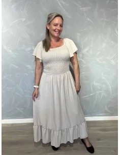 Sand kjole i polyester med smock og flæseærmer – TIPPY Collection TIPPY
