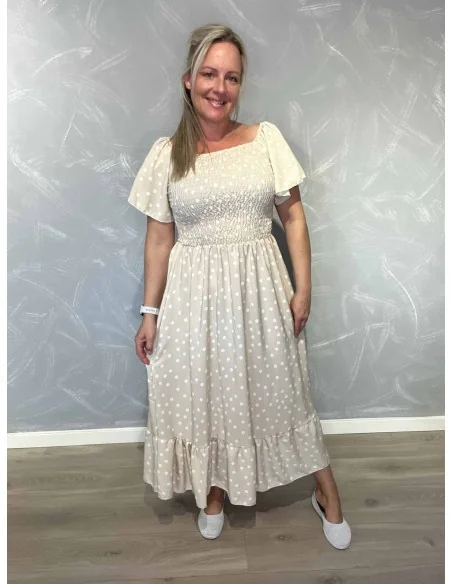 Sand kjole i polyester med smock og prikket mønster – TIPPY Collection TIPPY