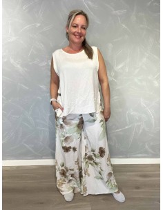 Sandfarvet sæt i 100% viskose med blomstrede bukser – TIPPY Italian Select TIPPY