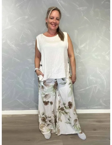 Sandfarvet sæt i 100% viskose med blomstrede bukser – TIPPY Italian Select TIPPY