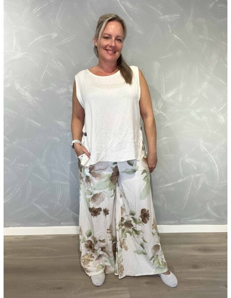Sandfarvet sæt i 100% viskose med blomstrede bukser – TIPPY Italian Select TIPPY