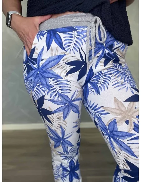 Nærbillede af tropisk blomsterprint og elastisk talje på jersey bukser – TIPPY