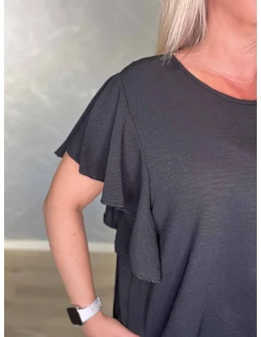 Flæseærmer på sort bluse – TIPPY