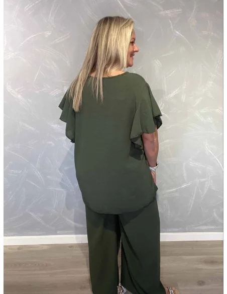Bagside af grønt sæt med bluse og bukser – TIPPY