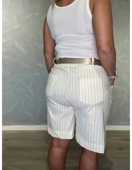 Bagside af hvid/gul shorts til kvinder – TIPPY