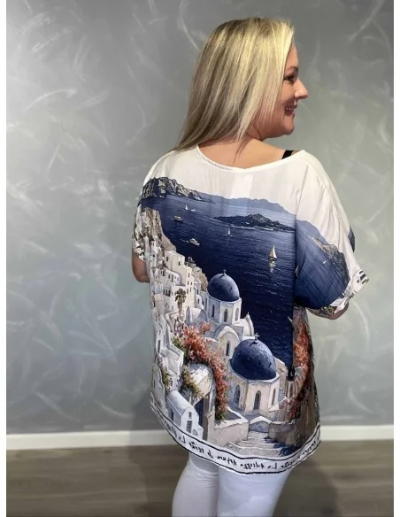 Bagside af blå Græsk By bluse til kvinder – TIPPY
