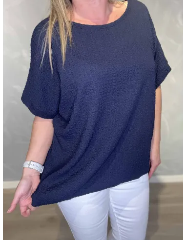 Nærbillede af struktur på bluse – TIPPY