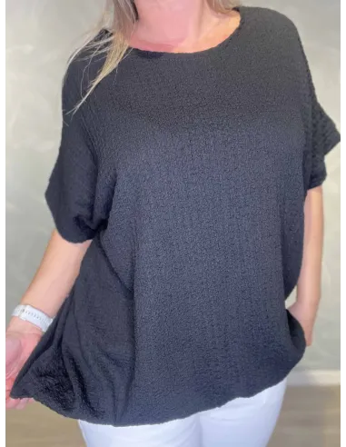 Nærbillede af struktur på bluse – TIPPY