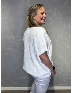 Hvid bluse med struktur og elastik til kvinder – TIPPY Collection 2