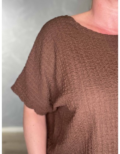 Nærbillede af struktur på viskose bluse – TIPPY