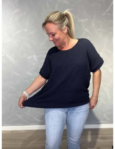 Navy bluse med struktur og elastik til kvinder – TIPPY Collection