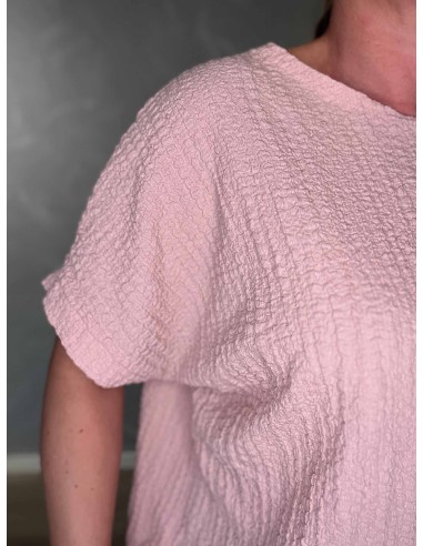 Nærbillede af struktur på bluse – TIPPY