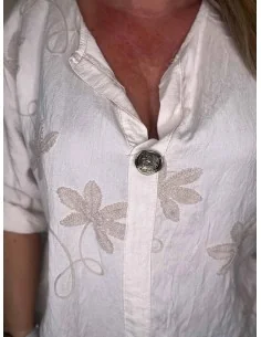 Sand bluse i viskose med broderi og V-udskæring – TIPPY Collection 2