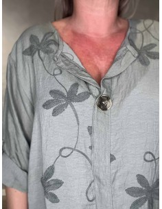 Khaki bluse i  viskose med broderi og V-udskæring – TIPPY Collection 2