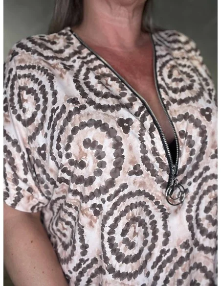 Brun/beige bluse med lynlås og cirkelprint | TIPPY