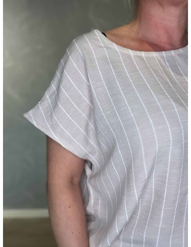 Nærbillede af stribet design på sand box T-shirt – TIPPY
