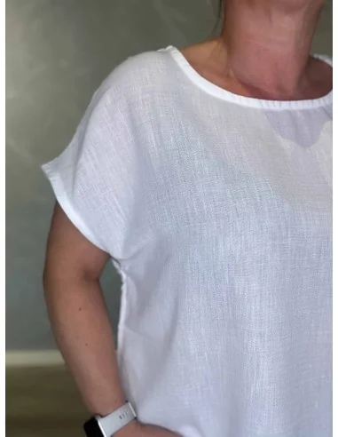 Nærbillede af hvid polyester på box T-shirt – TIPPY