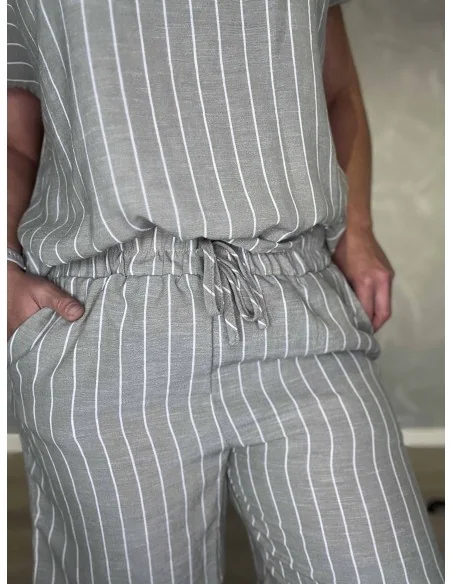 Elastisk talje med pynte snøre og bæltestropper på khaki shorts – TIPPY
