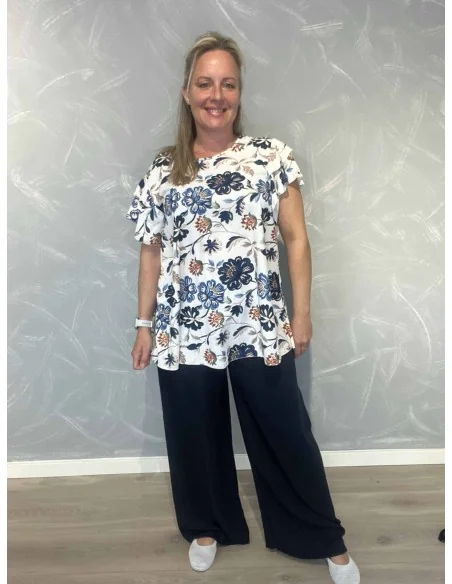 Navy sæt i viskose med blomsterbluse og vide bukser – TIPPY Italian Select TIPPY