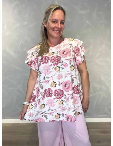 Nærbillede af blomsterprint på bluse i rosa sæt – TIPPY