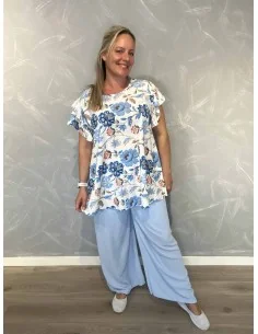 Skyblåt sæt i viskose med blomsterbluse og vide bukser – TIPPY Italian Select TIPPY