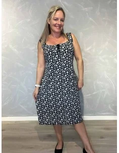 Sort stropkjole i viskose med blomsterprint og bindebånd – TIPPY Italian Select TIPPY