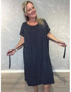 Navy kjole i viskose med prikket design og justerbare bindebånd – TIPPY Italian Select TIPPY 2