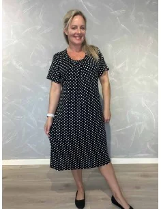 Sort kjole i viskose med prikket design og justerbare bindebånd – TIPPY Italian Select TIPPY"