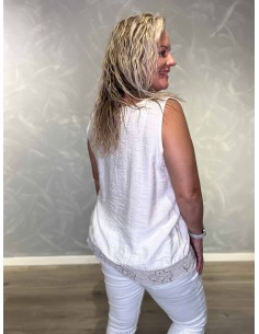 Cream top i 80% viskose og 20% bomuld med blondekant – TIPPY Italian Select 2