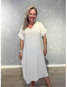 Sand kjole i viskose med striber og V-hals – TIPPY Collection