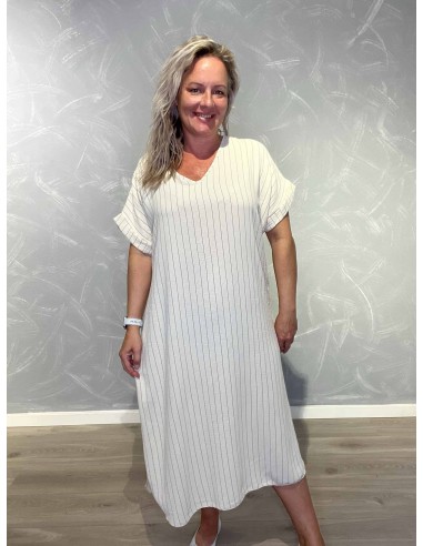 Sand kjole i viskose med striber og V-hals – TIPPY Collection