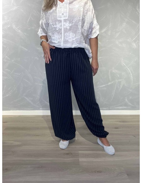 Navy stribede bukser i polyester og viskose med elastik i ben – TIPPY Collection