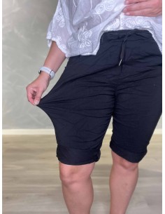 Sort shorts i viskose med stræk og skrå lommer – TIPPY Collection 2