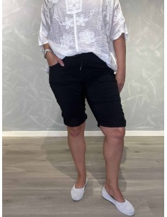 Sort shorts i viskose med stræk og skrå lommer – TIPPY Collection