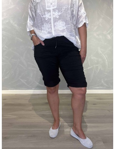 Sort shorts i viskose med stræk og skrå lommer – TIPPY Collection