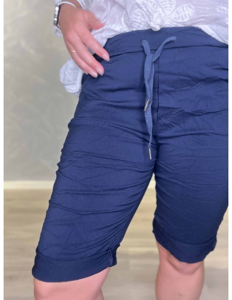 Taljebånd og skrå lommer på navy shorts – TIPPY