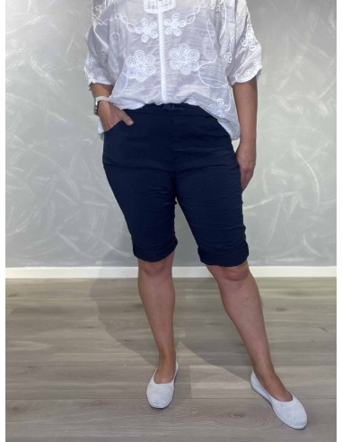 Navy shorts i viskose med stræk og skrå lommer – TIPPY Collection