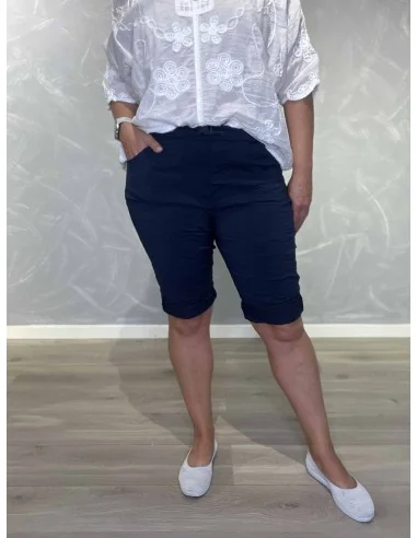 Navy shorts i viskose med stræk og skrå lommer – TIPPY Collection
