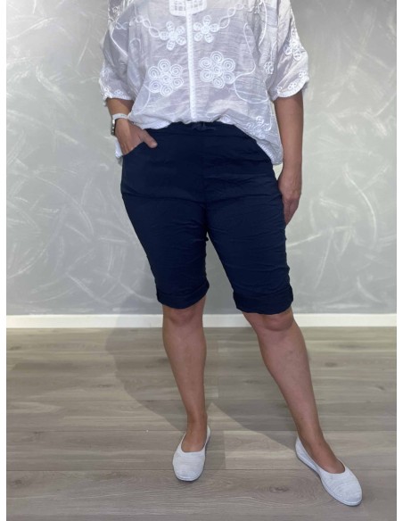 Navy shorts i viskose med stræk og skrå lommer – TIPPY Collection