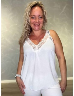 Hvid top i polyester, viskose og elastan med blondekant – TIPPY Italian Select