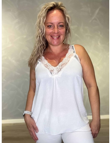 Hvid top i polyester, viskose og elastan med blondekant – TIPPY Italian Select