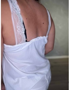 Hvid top i polyester, viskose og elastan med blondekant – TIPPY Italian Select 2
