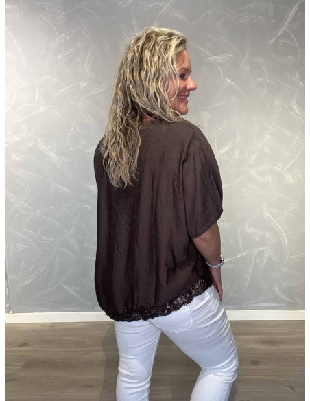 Bagside af brun bluse til kvinder – TIPPY