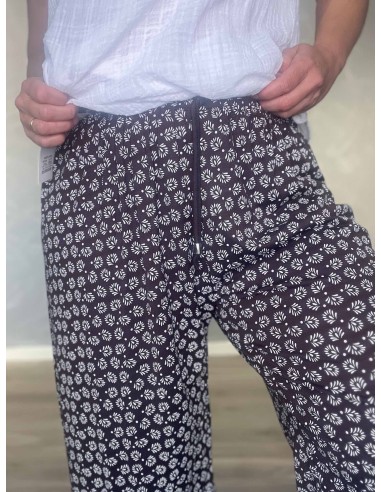 Bladprint på brun knickers – TIPPY