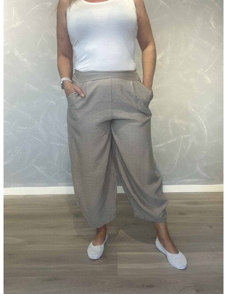 Sand culottebukser i 95% viskose og 5% elastan med lommer – TIPPY Collection