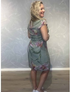 Khaki kjole i 90% viskose og 10% polyamid med blomster og elastikstykke i taljen – TIPPY Italian Select 2
