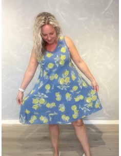 Blå kjole i 95% bomuld og 5% elastan med citronprint – TIPPY Collection 2