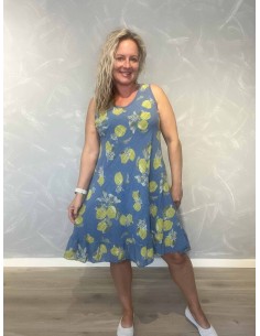 Blå kjole i 95% bomuld og 5% elastan med citronprint – TIPPY Collection